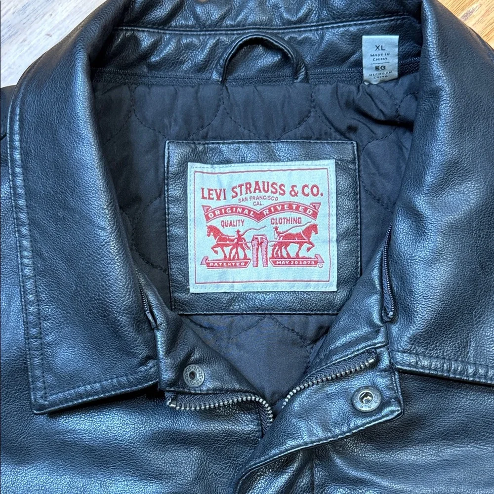 Levi's Black Leather Shirt Jacket with Chest Pockets - Picture 2 of 7